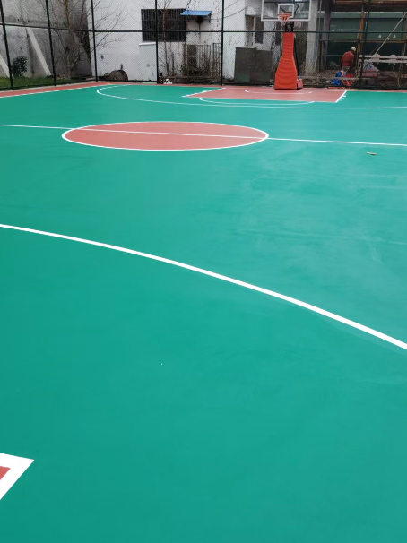塔河 球场长期使用易出现地面开裂